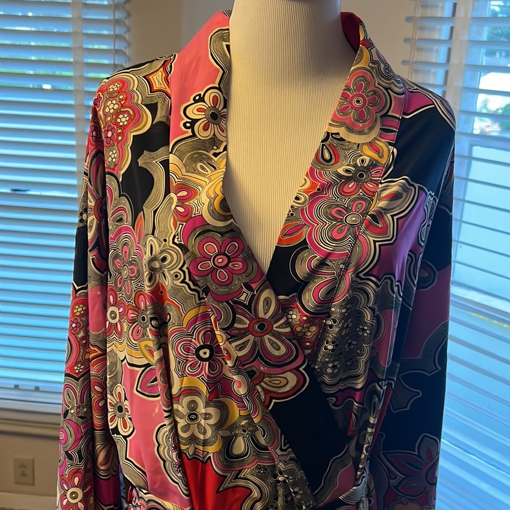 Excellent Condition Vintage Natori Psychedelic 60s Print Robe with Pockets